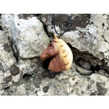 Głowa konia z drewna śliwy/Horse head made of plum wood